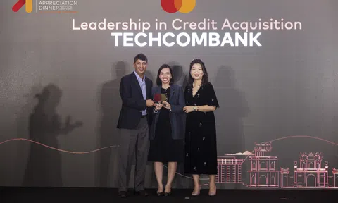 Techcombank được vinh danh là “Ngân hàng dẫn đầu về tổng doanh số giao dịch thẻ”
